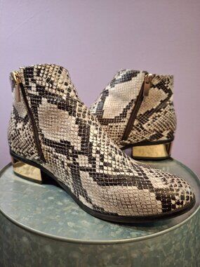 BAMBOO Stardom Faux Python Zip Ankle Bootie - Sz 8 - Black & White